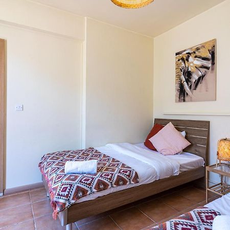 Celine'S 2 Bedrooms Apartment In Larnaca Center Экстерьер фото