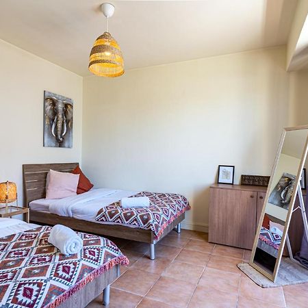 Celine'S 2 Bedrooms Apartment In Larnaca Center Экстерьер фото