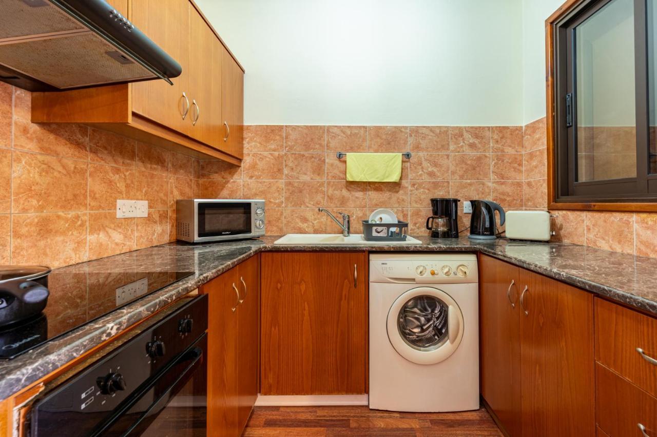 Celine'S 2 Bedrooms Apartment In Larnaca Center Экстерьер фото