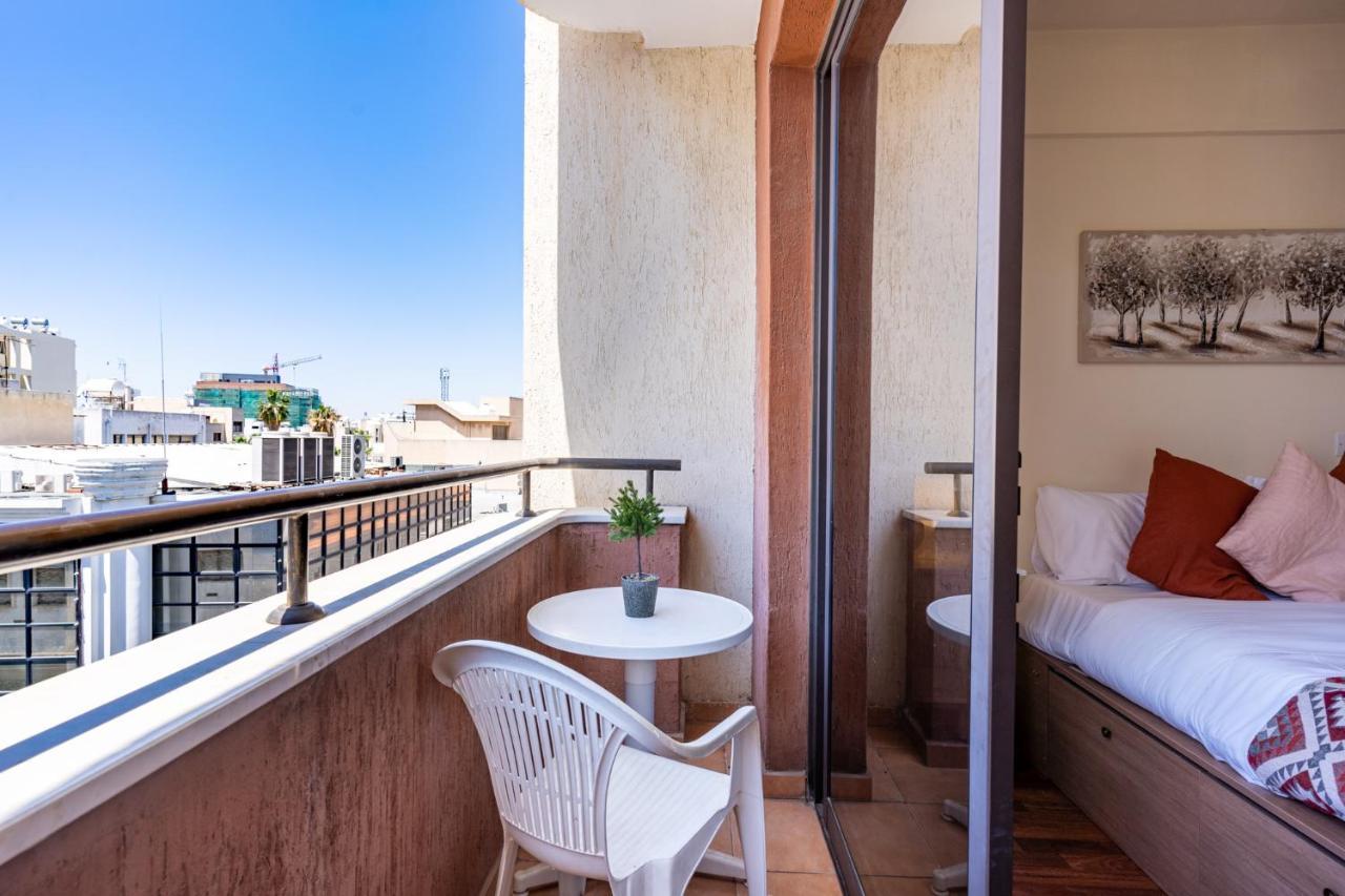 Celine'S 2 Bedrooms Apartment In Larnaca Center Экстерьер фото